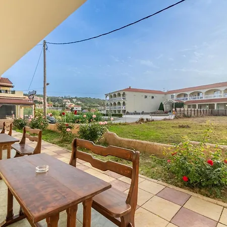 Kosmos St1 In Agios Stefanos Apart Otel